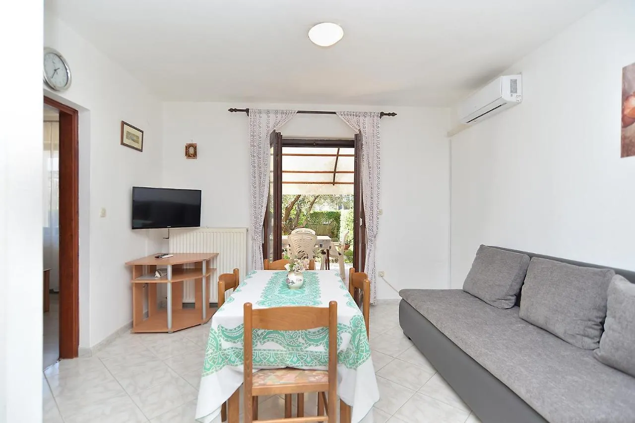 Apartments Lavanda 108 法扎纳