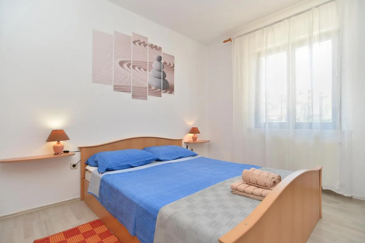 Apartments Lavanda 108 法扎纳