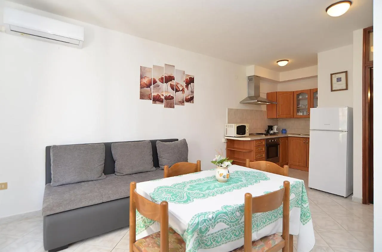 Apartments Lavanda 108 法扎纳