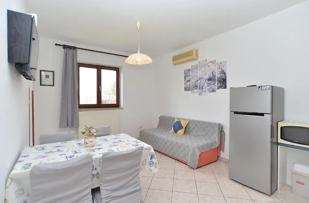 Apartments Lavanda 108 法扎纳